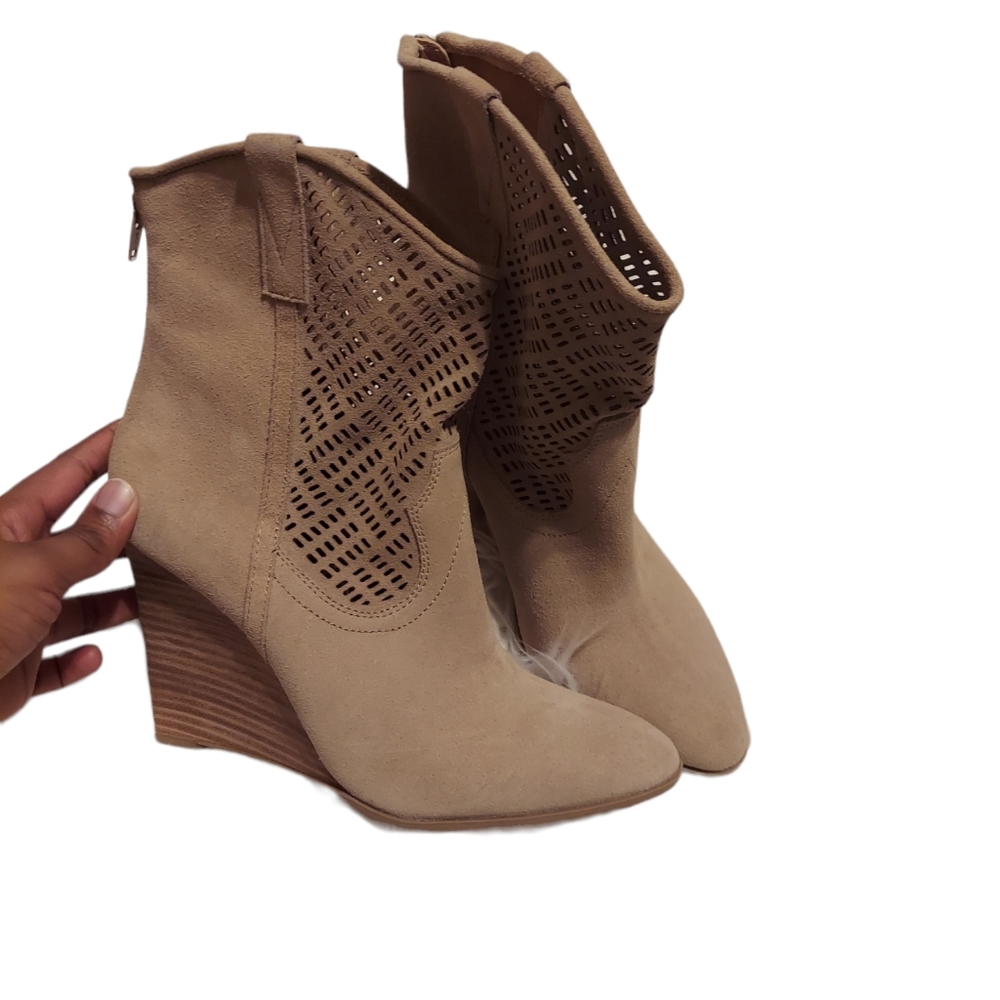 Crown Vintage Ankle Heeled Boots Leather Tan 8.5 Laser Western Boho Festival